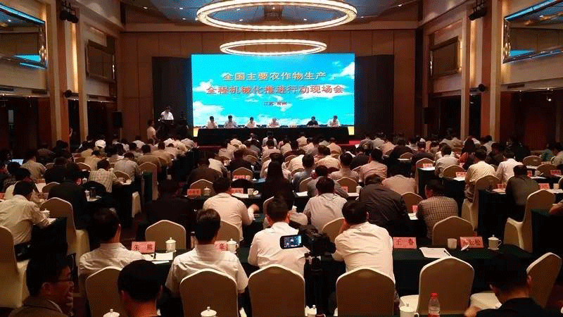 沃得農機攜全程機械化精品亮相 全國農作物生產(chǎn)現場(chǎng)演示會(huì )